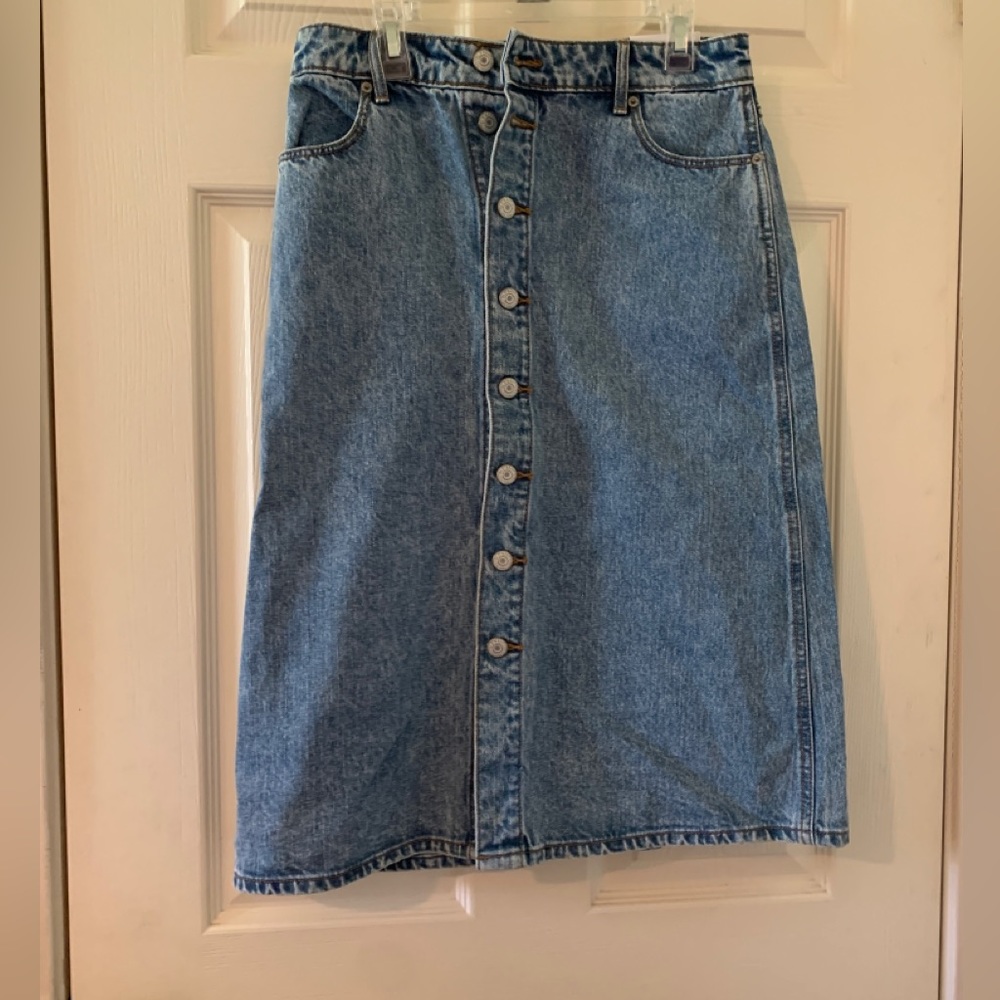 Old Navy Denim Skirt with Buttons. Never worn!